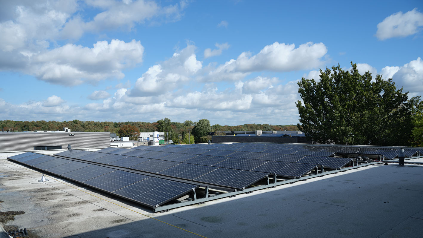 Zonnepanelen installatie bij Bender Benelux